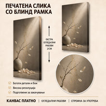 Вчитај ја сликата во галериски мод за гледање, Елегантна керамичка вазна со голи гранки, расфрлани цветни ливчиња и нежно осветлување на текстурен ѕид.