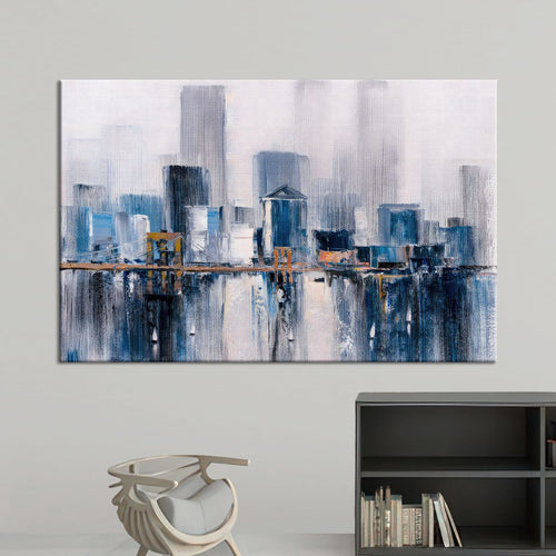 Силуетите на градот под маглата