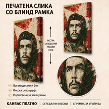 Вчитај ја сликата во галериски мод за гледање, Изразит портрет на брадест маж со црна беретка, поставен пред колаж од црвени и бели печатени фрагменти.