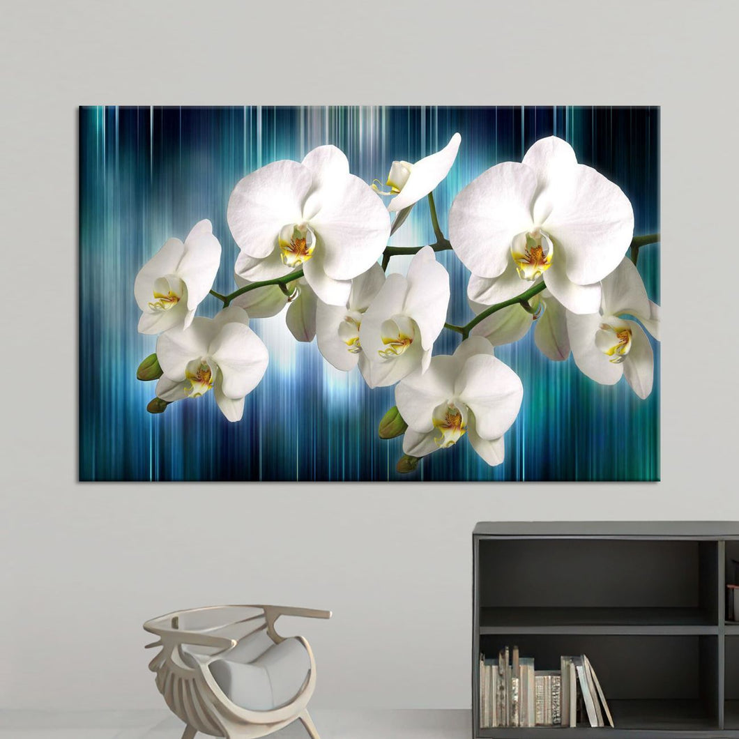 Бели цветови на гранка